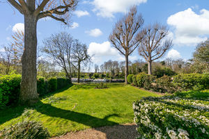 Communal Riverside Gardens- click for photo gallery